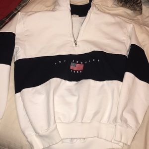 LOS ÁNGELES white sweater